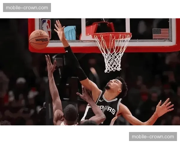 马刺轻取黄蜂关键 文班亚马三分5中5展现空间型中锋进化